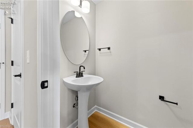 453 Harbor Lane, Lorain, OH 44052