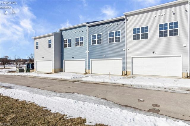 453 Harbor Lane, Lorain, OH 44052