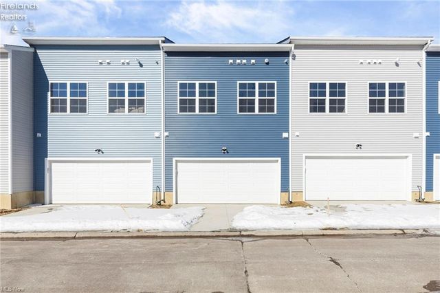 453 Harbor Lane, Lorain, OH 44052