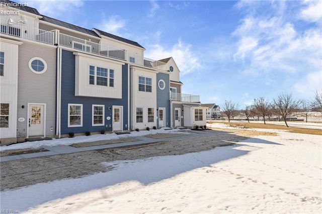 453 Harbor Lane, Lorain, OH 44052