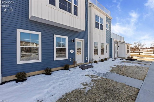 453 Harbor Lane, Lorain, OH 44052