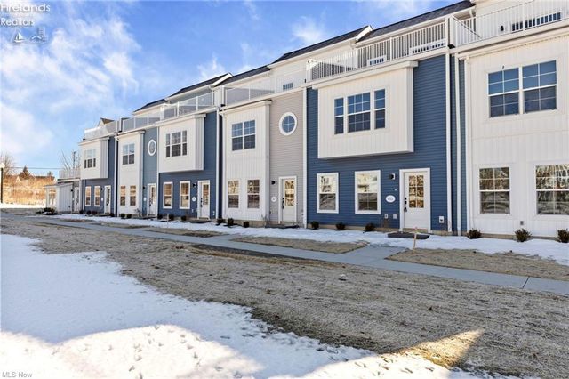 453 Harbor Lane, Lorain, OH 44052