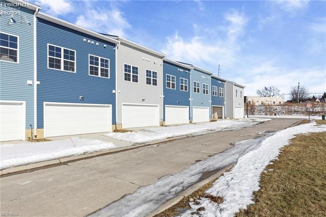 453 Harbor Lane, Lorain, OH 44052