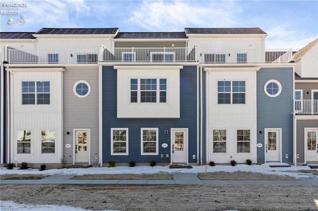 453 Harbor Lane, Lorain, OH 44052