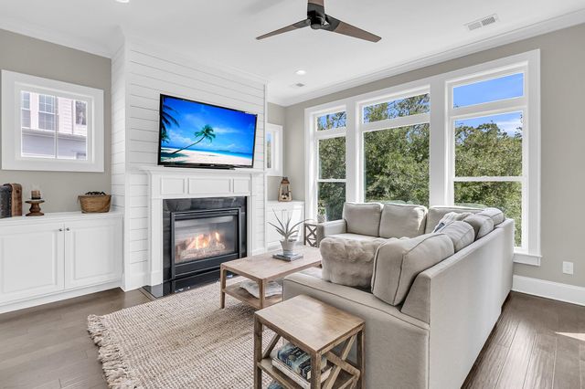 2072 Amenity Park Drive, Mount Pleasant, SC 29466