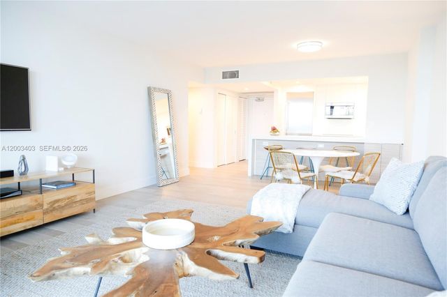 2301 Collins Ave 334, Miami Beach, FL 33139