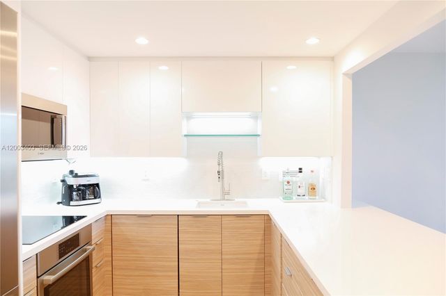 2301 Collins Ave 334, Miami Beach, FL 33139