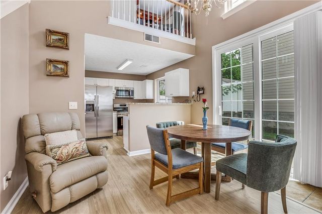 141 W Oaks Place, Woodstock, GA 30188