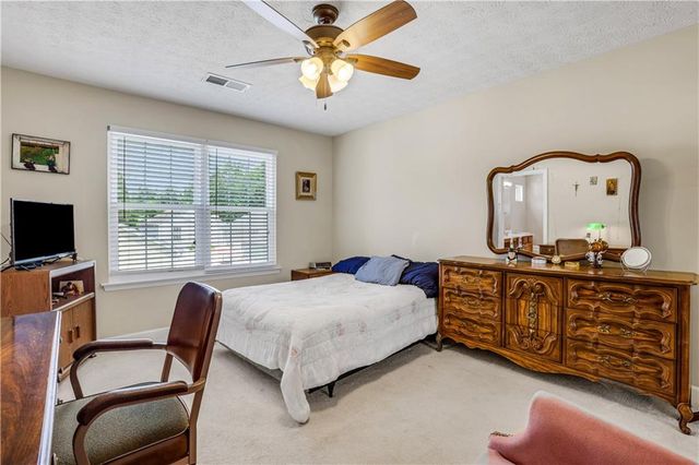 141 W Oaks Place, Woodstock, GA 30188