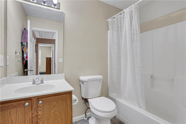 141 W Oaks Place, Woodstock, GA 30188