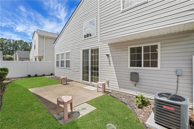 141 W Oaks Place, Woodstock, GA 30188
