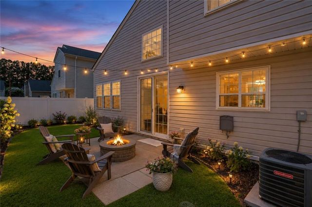 141 W Oaks Place, Woodstock, GA 30188