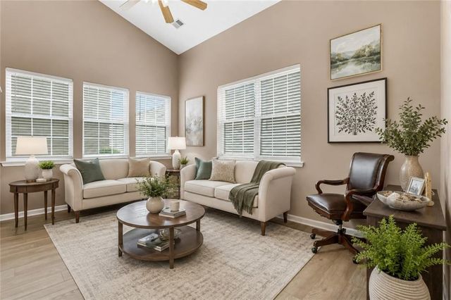 141 W Oaks Place, Woodstock, GA 30188