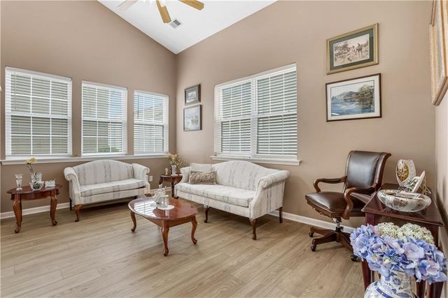 141 W Oaks Place, Woodstock, GA 30188