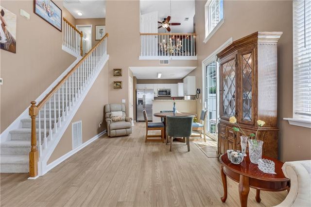 141 W Oaks Place, Woodstock, GA 30188