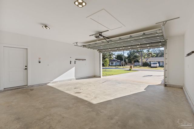 1443 Central Pkwy, Gulf Breeze, FL 32563