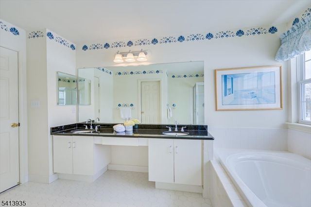 4 Veghte Pl, Franklin Twp., NJ 08823