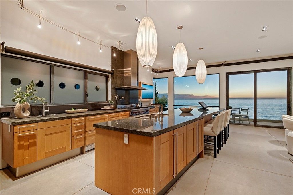 Image 13 of property listing at 2665 Victoria Drive, Laguna Beach, CA 92651