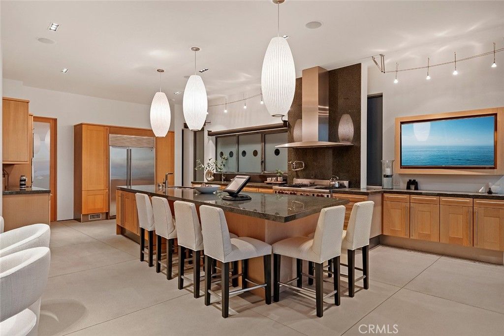 Image 16 of property listing at 2665 Victoria Drive, Laguna Beach, CA 92651