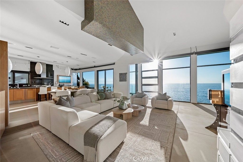Image 2 of property listing at 2665 Victoria Drive, Laguna Beach, CA 92651