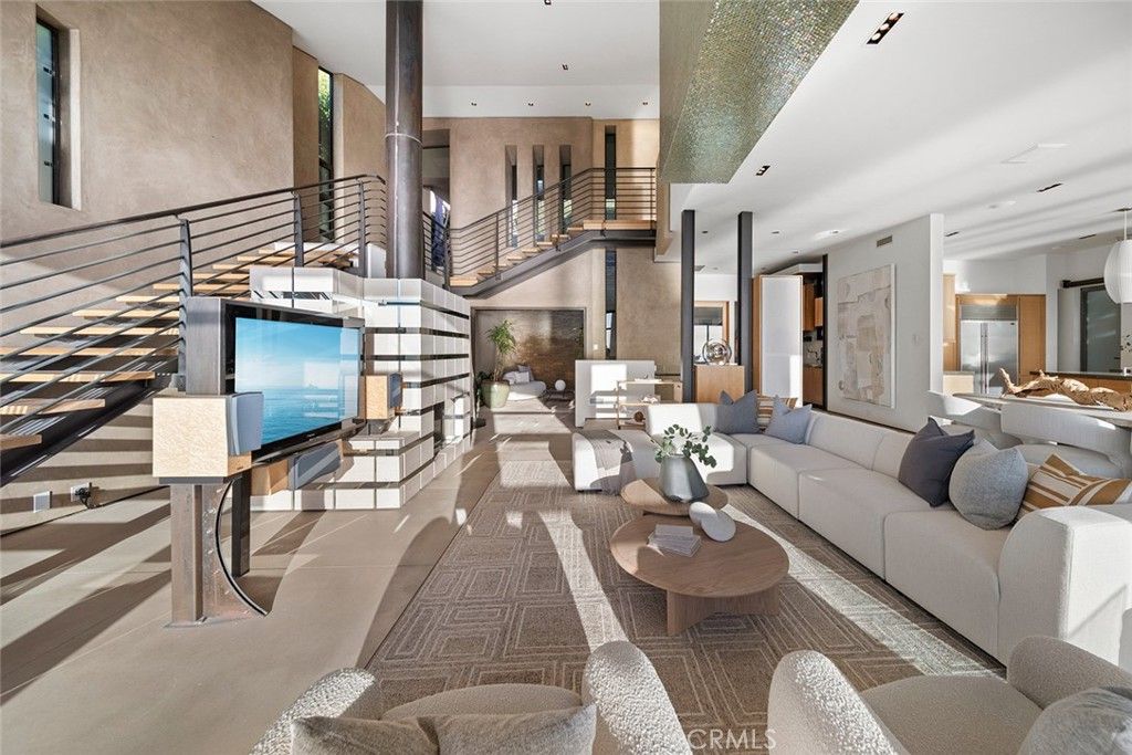 Image 23 of property listing at 2665 Victoria Drive, Laguna Beach, CA 92651