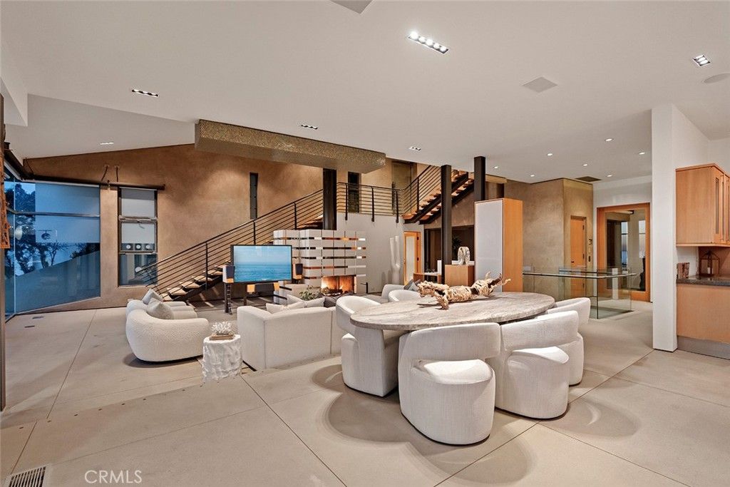 Image 25 of property listing at 2665 Victoria Drive, Laguna Beach, CA 92651