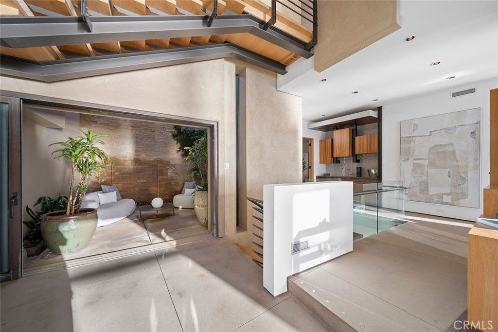 Image 35 of property listing at 2665 Victoria Drive, Laguna Beach, CA 92651