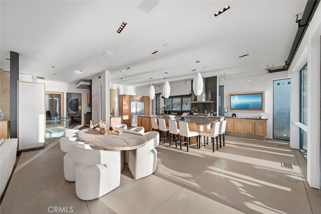 Image 7 of property listing at 2665 Victoria Drive, Laguna Beach, CA 92651