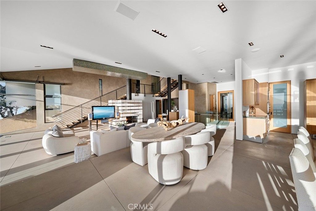 Image 8 of property listing at 2665 Victoria Drive, Laguna Beach, CA 92651