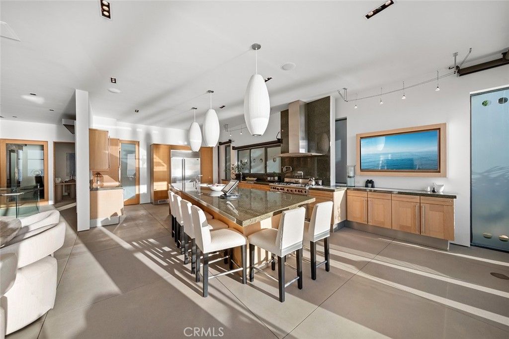 Image 9 of property listing at 2665 Victoria Drive, Laguna Beach, CA 92651