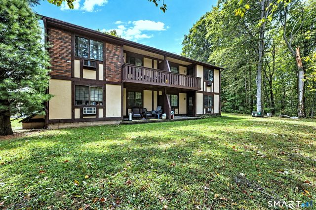 134 Foxwood Close 134, Milford, CT 06461