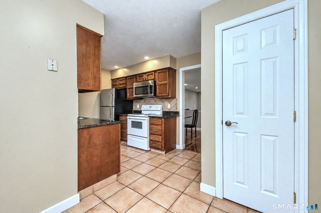 134 Foxwood Close 134, Milford, CT 06461