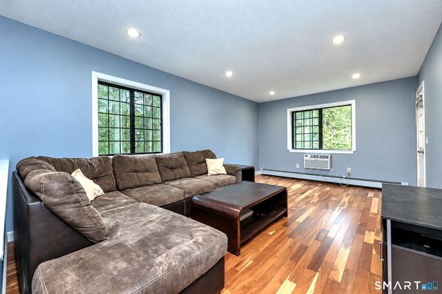 134 Foxwood Close 134, Milford, CT 06461