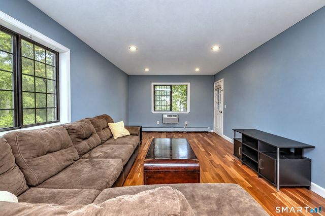 134 Foxwood Close 134, Milford, CT 06461