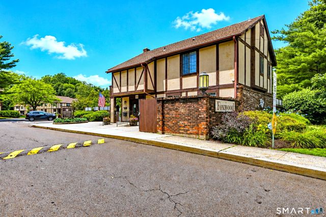 134 Foxwood Close 134, Milford, CT 06461