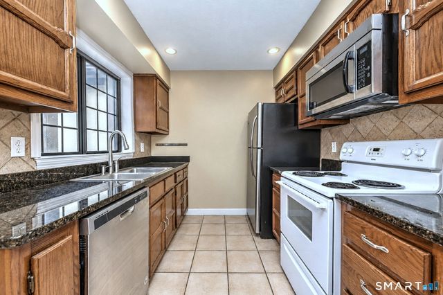 134 Foxwood Close 134, Milford, CT 06461