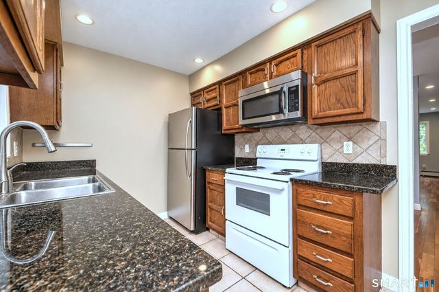 134 Foxwood Close 134, Milford, CT 06461