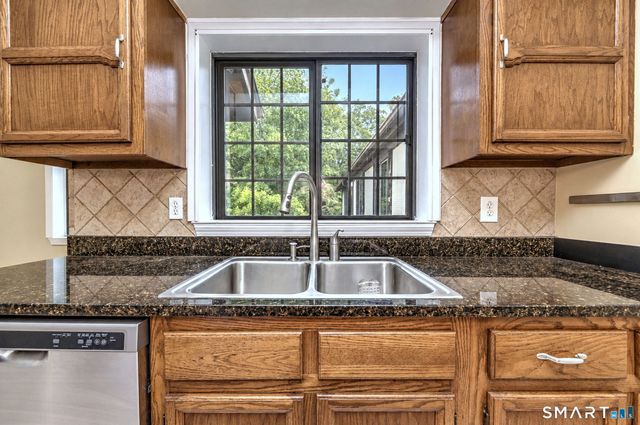 134 Foxwood Close 134, Milford, CT 06461