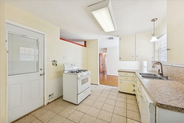 3808 Dumbarton Road, Pasadena, TX 77503