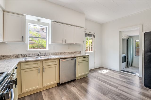 2857 W 12th Street, Dallas, TX 75211
