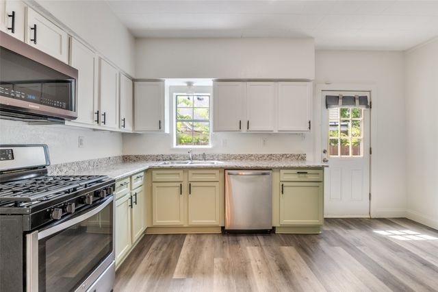 2857 W 12th Street, Dallas, TX 75211