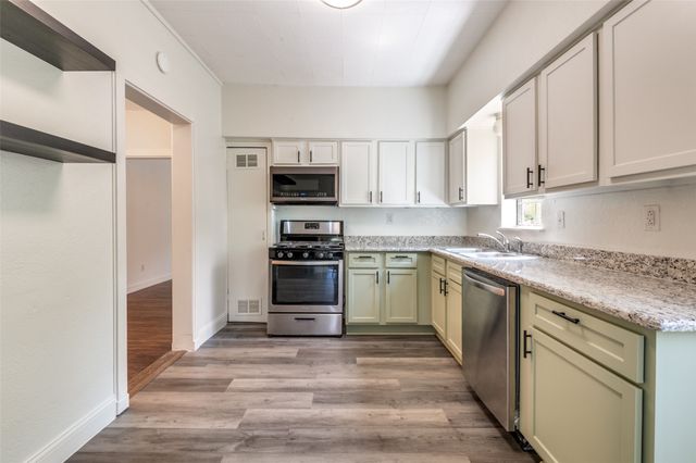 2857 W 12th Street, Dallas, TX 75211