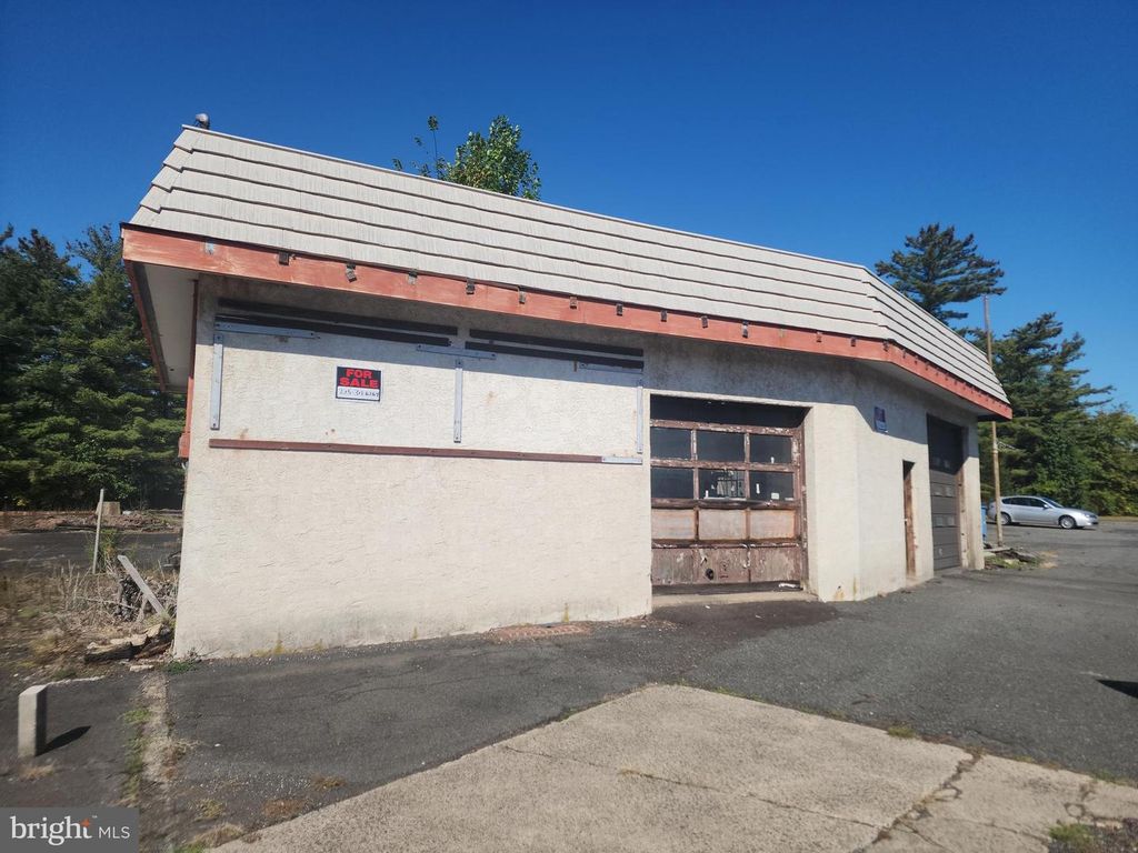 Image 1 of property listing at 1000 BETHLEHEM PIKE, Sellersville, PA 18960
