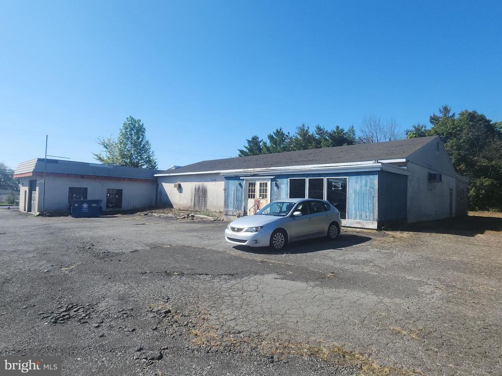 Image 3 of property listing at 1000 BETHLEHEM PIKE, Sellersville, PA 18960