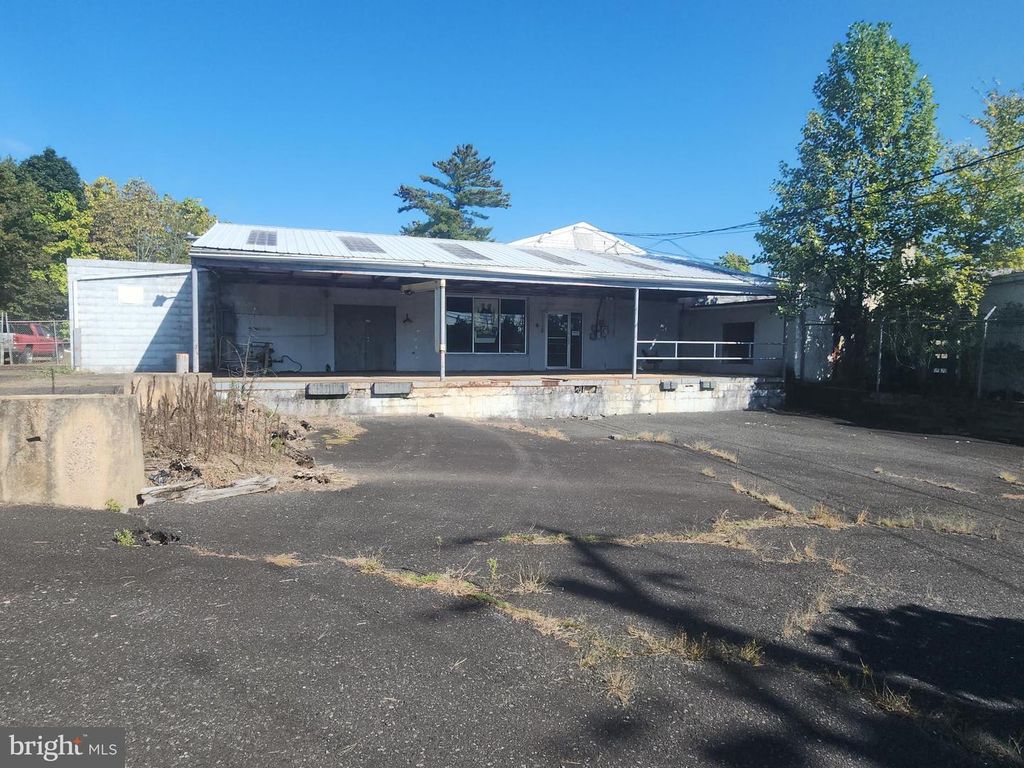 Image 6 of property listing at 1000 BETHLEHEM PIKE, Sellersville, PA 18960