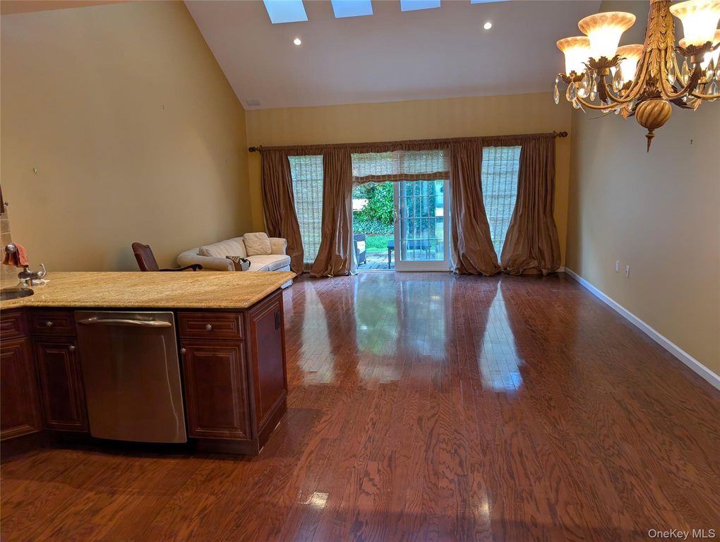 193 Pond View Drive, Port Washington, NY 11050 — exterior