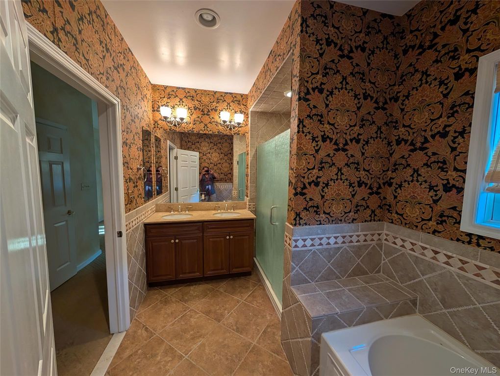 193 Pond View Drive, Port Washington, NY 11050 — photo 5