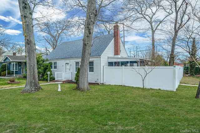 23 Lakewood Avenue, Ronkonkoma, NY 11779