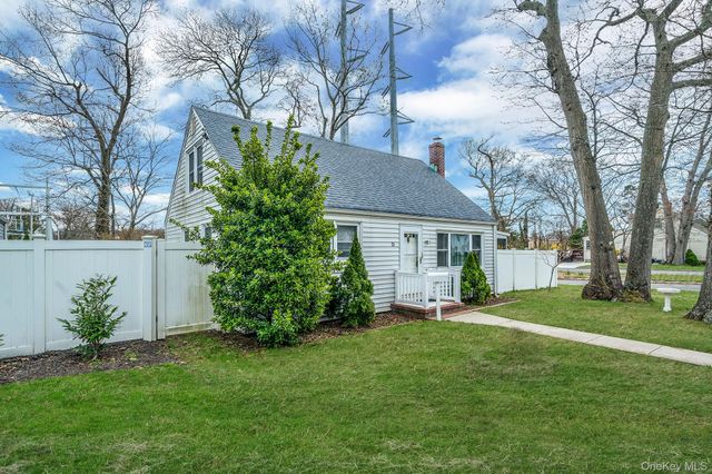 23 Lakewood Avenue, Ronkonkoma, NY 11779