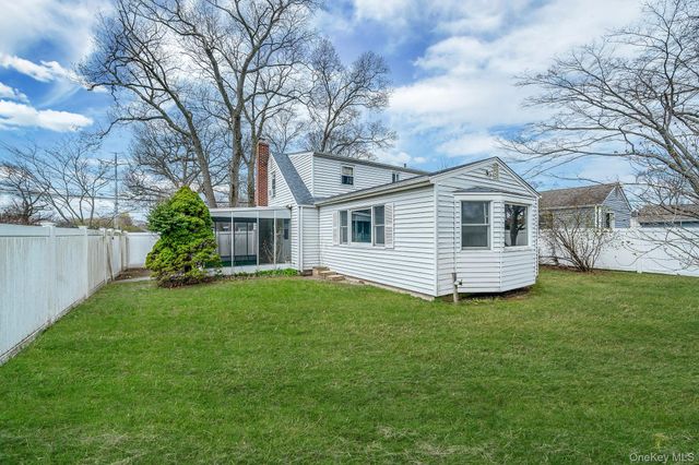23 Lakewood Avenue, Ronkonkoma, NY 11779